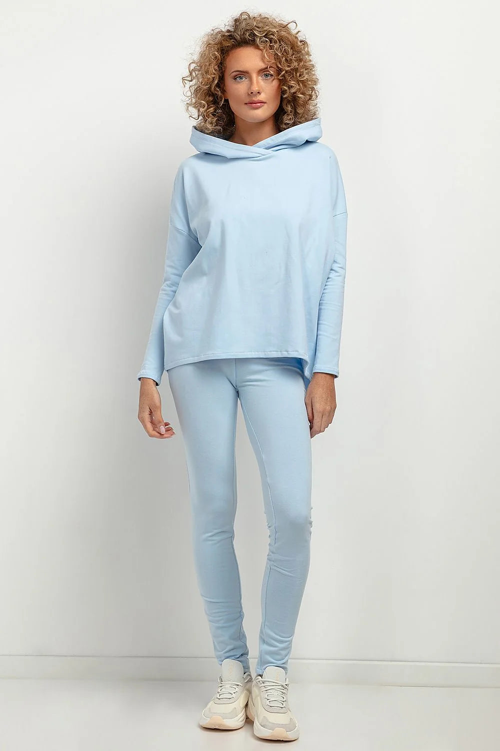 ensemble hoodie oversize capuche manches tombantes legging slim taille haute jersey stretch coton polyester respirant bleu pâle coupe épurée décontractée