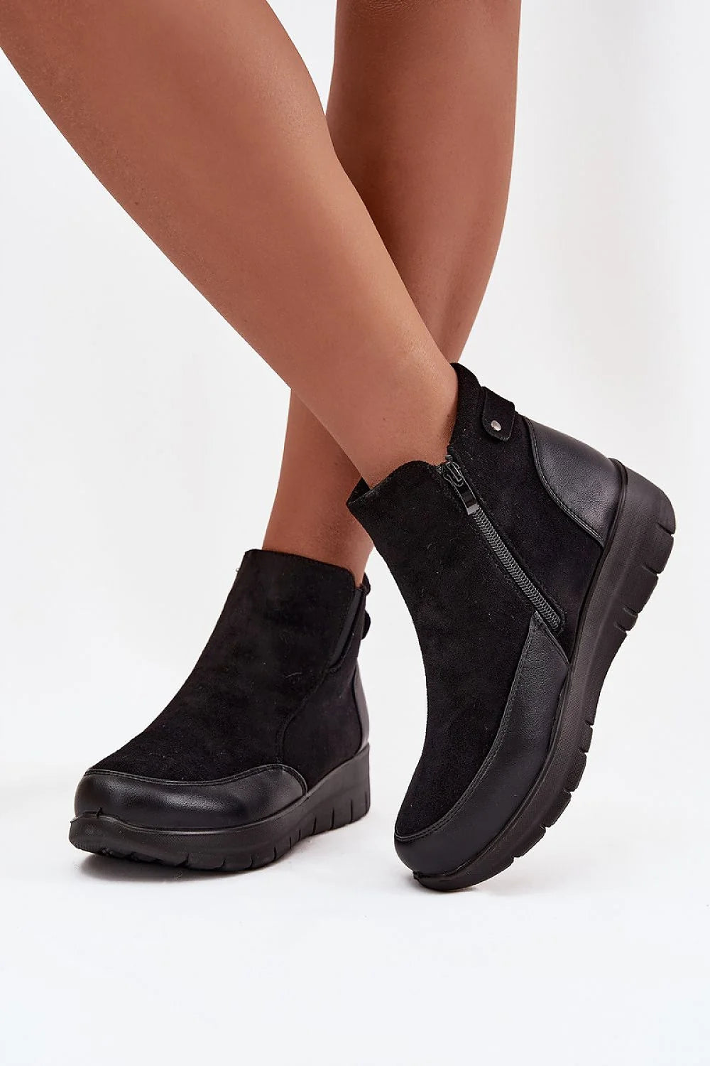 bottines femme cheville suède écologique empiècements cuir plateforme 3cm semelle crantée fourrure intérieure chaude fermeture zippée