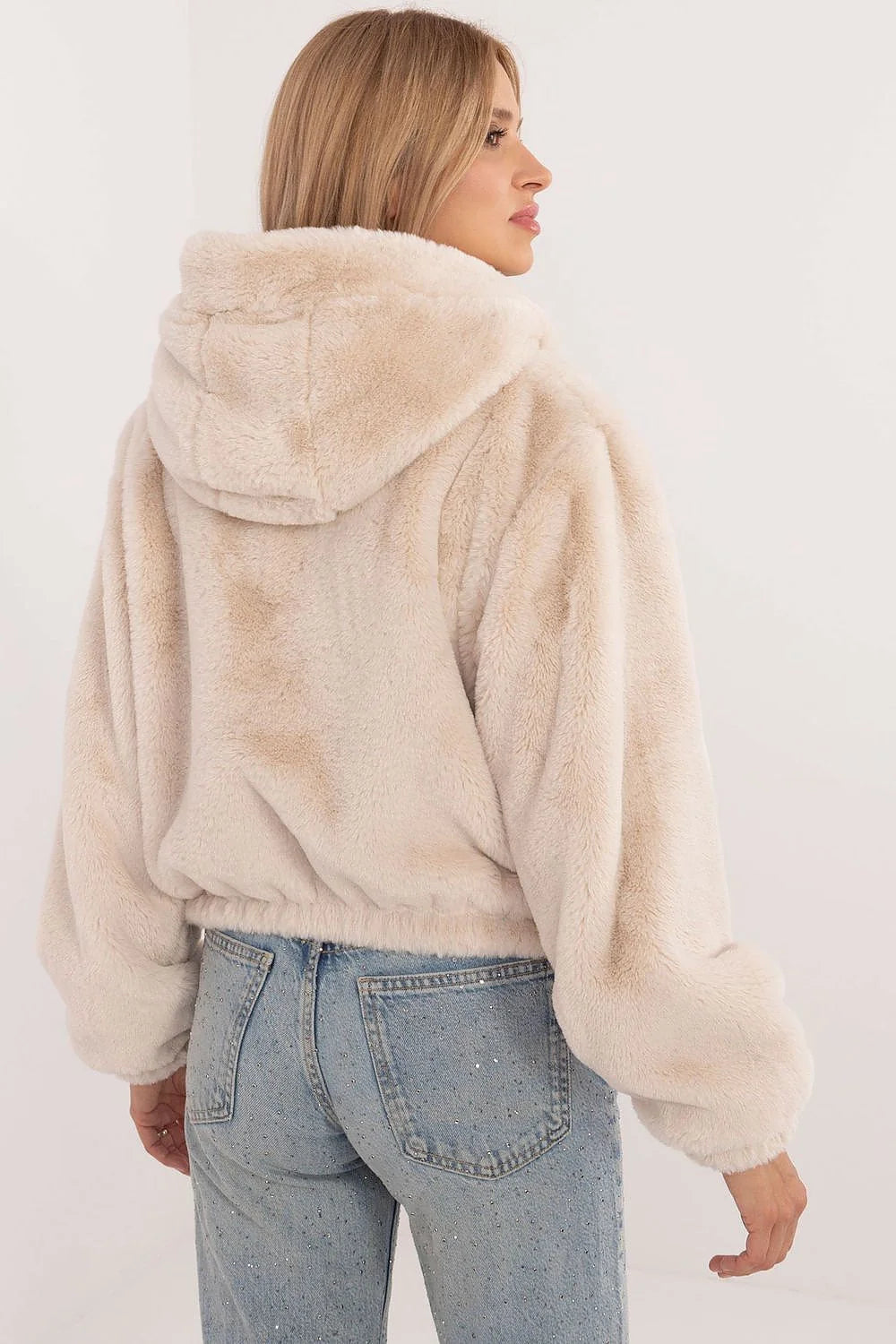 Veste femme fausse fourrure style décontracté capuche ajustable couleur beige clair coupe courte manches longues fermeture éclair argentée