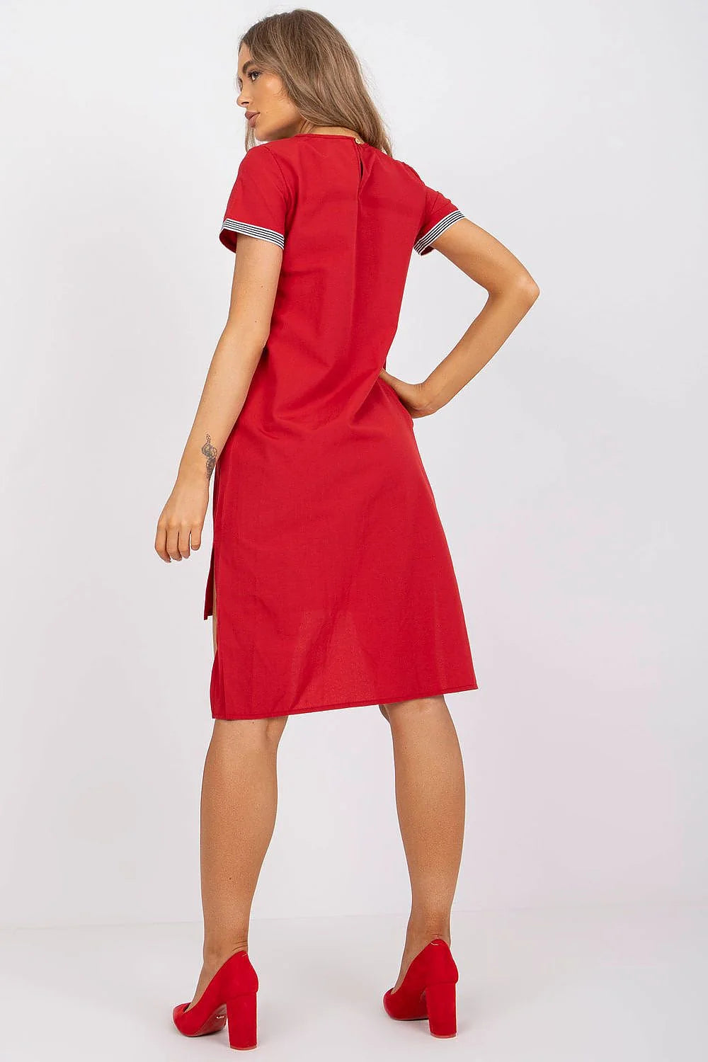 robe été moderne asymétrique manches courtes rayures blanches noires coton pur coupe droite ample fentes latérales ourlet allongé dos