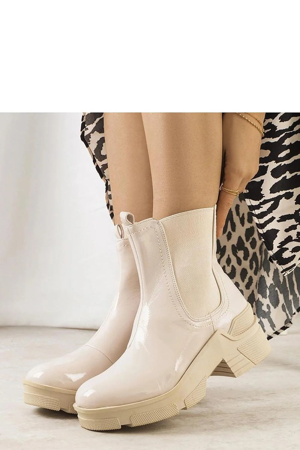 Bottines pour femmes style urbain moderne cuir synthétique beige clair confortable talon légèrement surélevé fermeture éclair occasion quotidienne