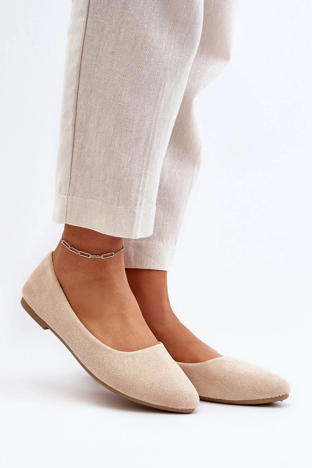 ballerines femmes classique minimaliste intemporelle élégante confortable suédine semelle intérieure cuir bout amande beige veloutée antidérapante slipon versatile quotidienne