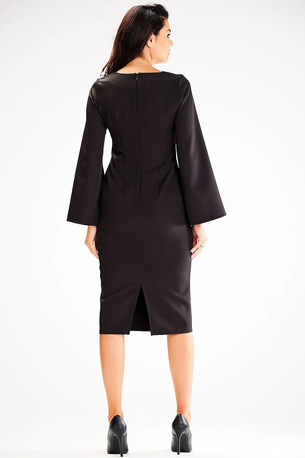 Robe cocktail élégante noire manches longues évasées décolleté V fente dos coupe ajustée femme soirée
