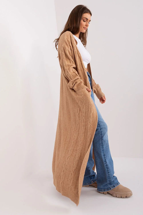Cardigan long pour femmes élégant et moderne texture maille torsadée couleur camel manches longues poignets côtelés sans fermeture