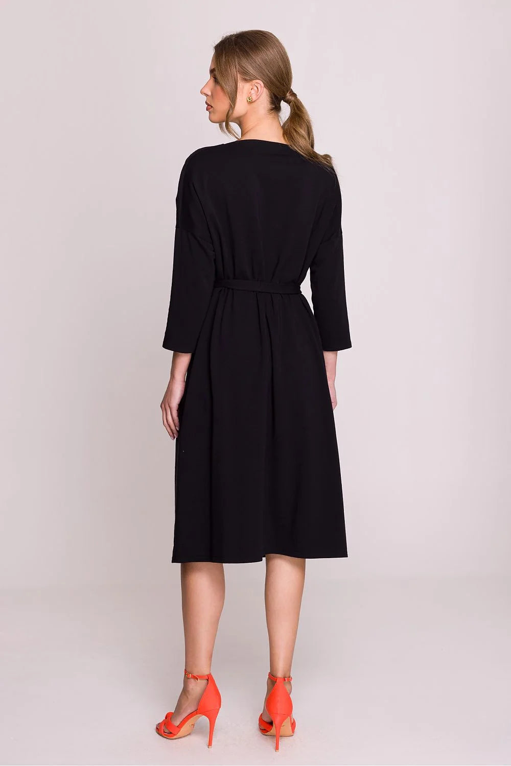 robe élégante noire oversize modal fluide manches longues ceinture intégrée midi drapé col droite ample jersey doux hypoallergénique