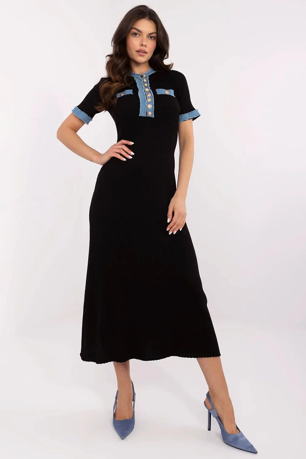 robe midi ajustée buste évasée viscose polyamide maille côtelée noir denim bleu boutons dorés manches courtes