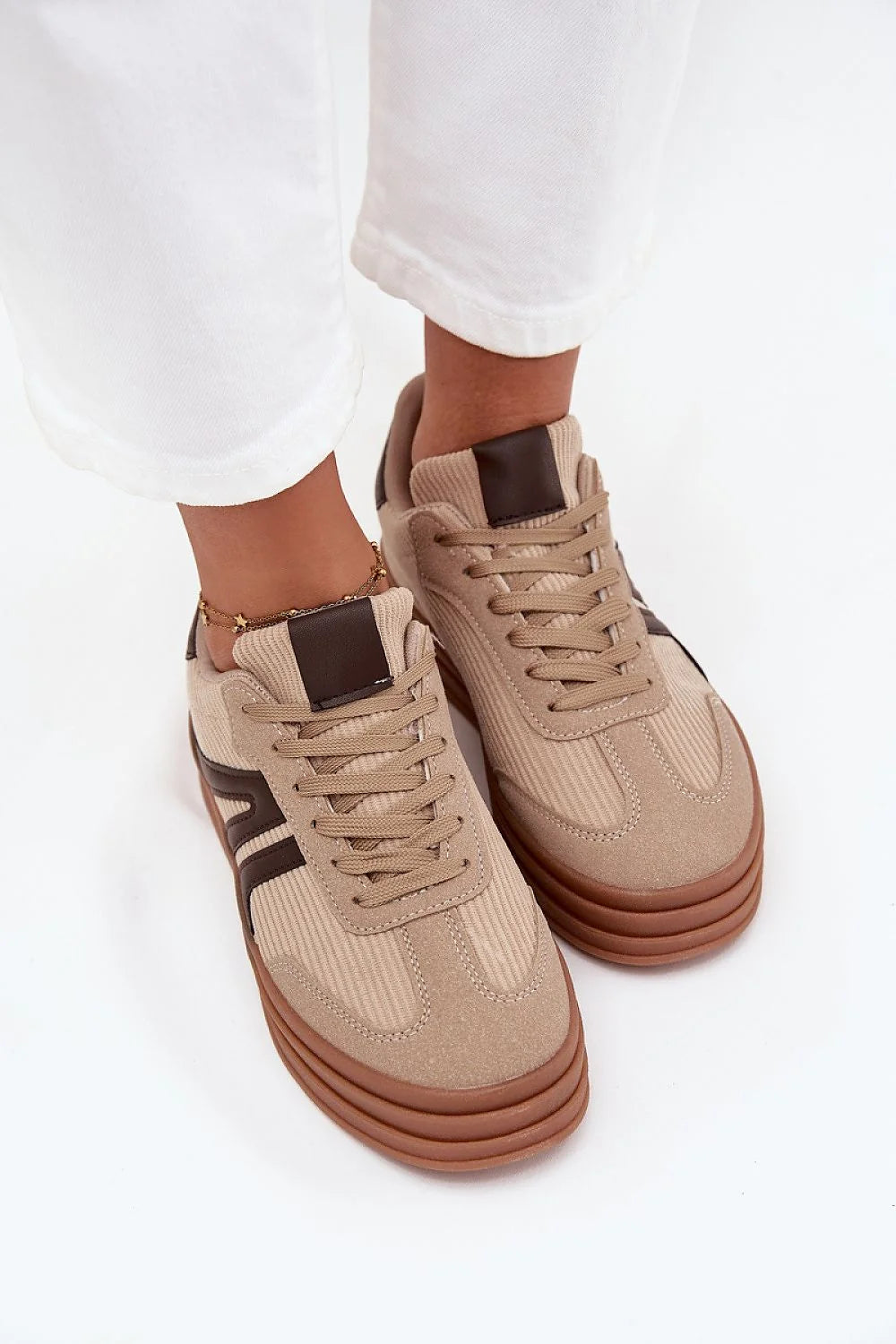 sneakers femmes tissu côtelé simili cuir suédé plateforme caoutchoutée stabilité confort quotidien lacets classiques bouts arrondis semelle intérieure mousse amovible