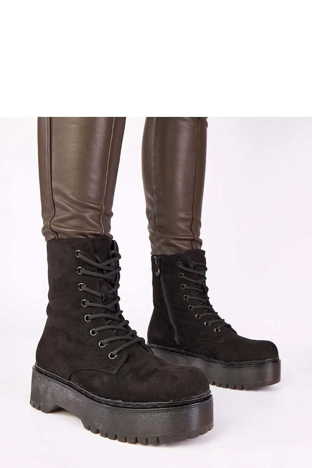 bottines montantes femme cuir suédé noir plateforme 5cm semelle crantée lacets œillets fermeture éclair latérale doublure chaude confortable