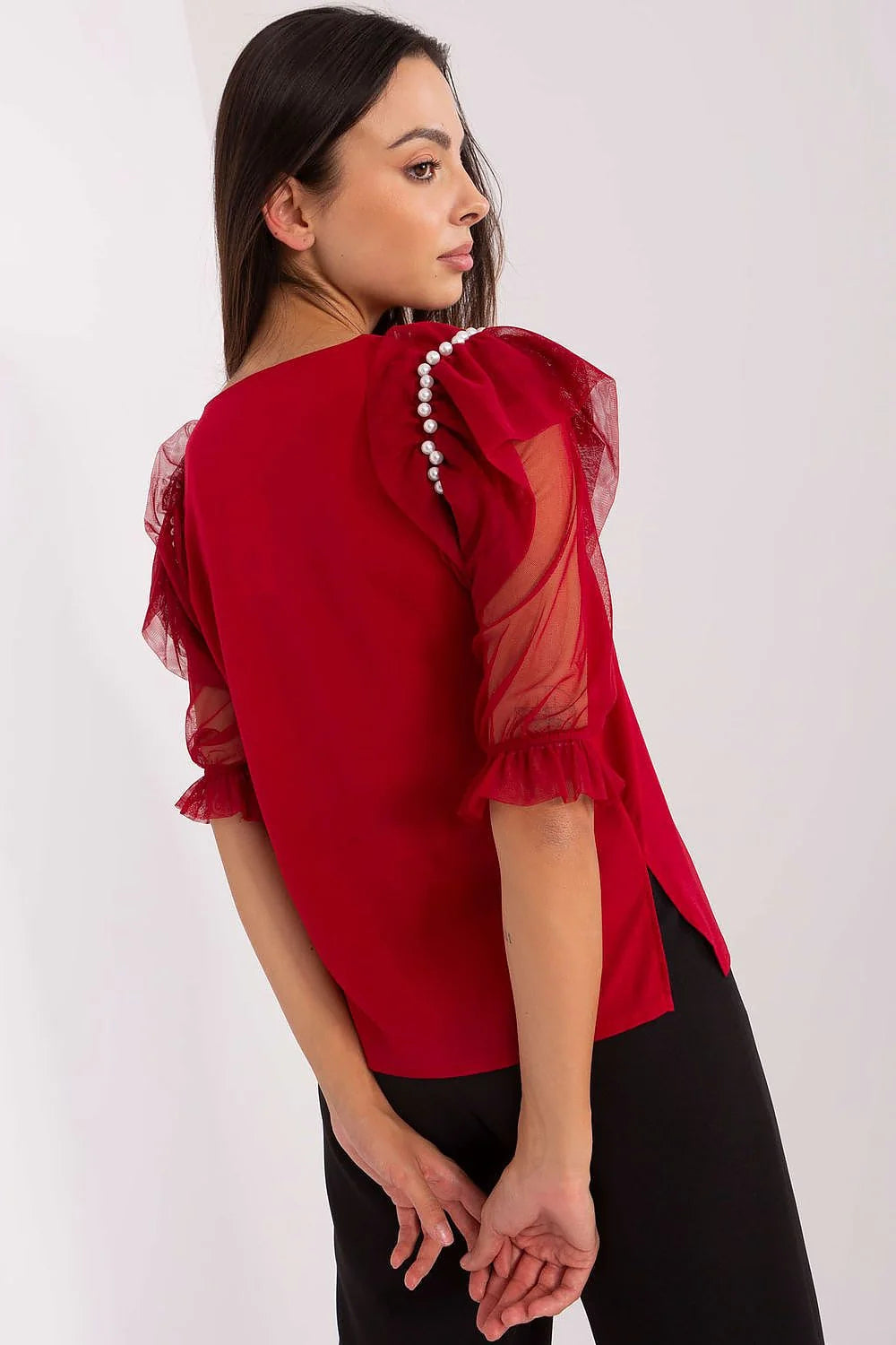 blouse femme bordeaux col rond coupe droite crêpe fluide manches trois quarts tulle volants perles nacrées épaules élégant
