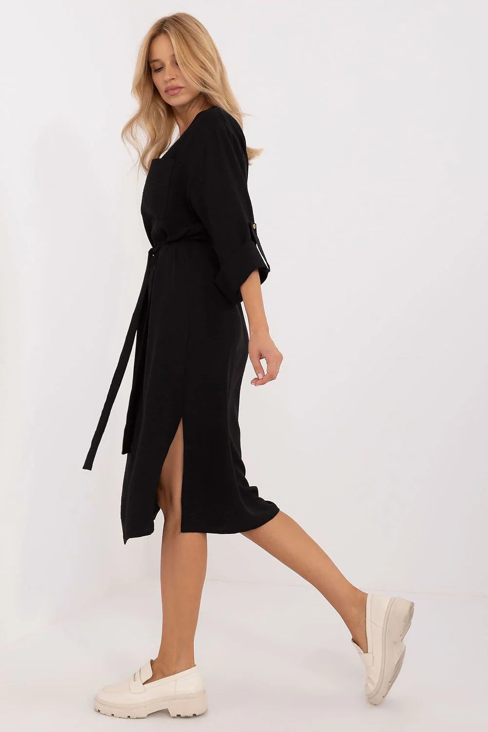 robe midi noire élégante coton viscose elasthanne fluide texturé coupe droite col rond manches trois quarts retroussables ceinture poche poitrine