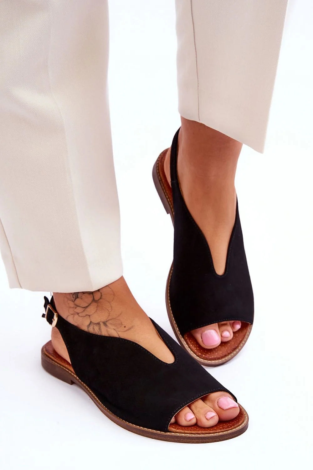 Sandales à bride réglable en cuir suédé noir femme élégance été confort minimaliste ouverture devant