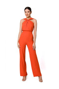 Combinaison Makover moderne élégante col ouvert bretelles torsadées détails plissés jambes larges orange vif polyester femmes