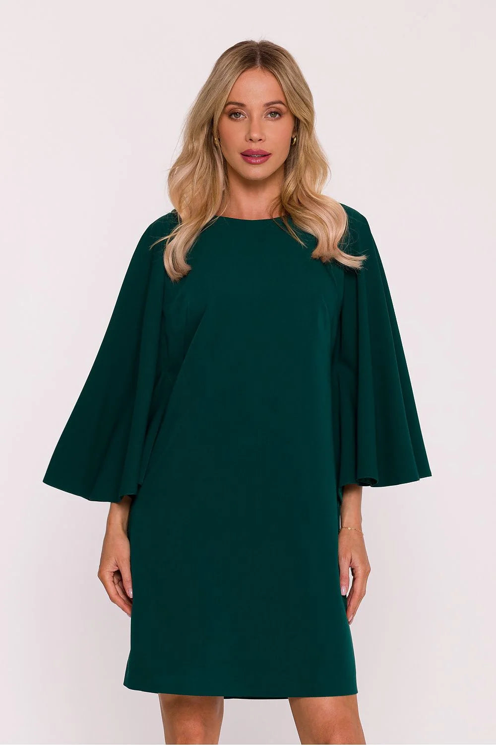 robe trapèze vert émeraude uni tissu lisse col rond manches chauves souris trois quarts larges taille ample élégante mini genou