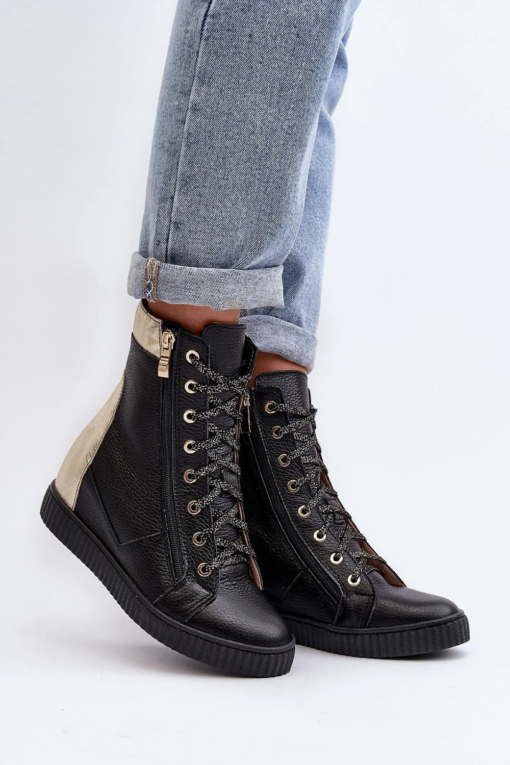 bottines femme cuir grainé noir doré empiècement arrière métallisé talon moyen plateforme crantée semelle caoutchouc lacets bicolores rembourrée