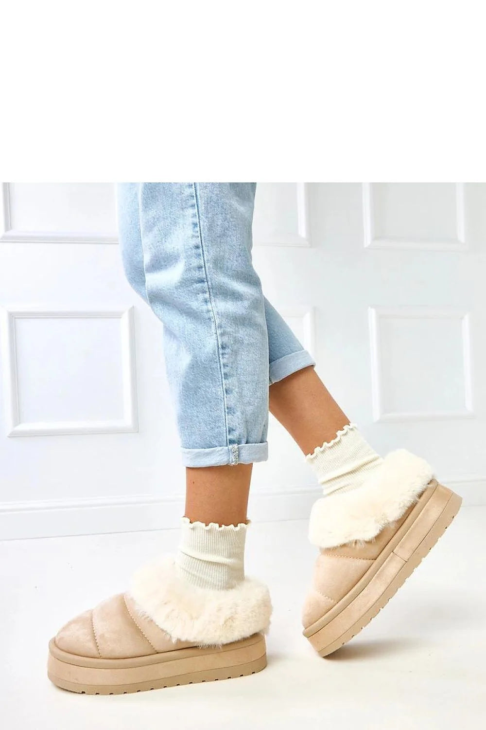 bottes neige femme beige suédine écologique fausse fourrure doublure plateforme semelle antidérapante rembourrée bout rond chaussant confortable polyvalente légère élégante