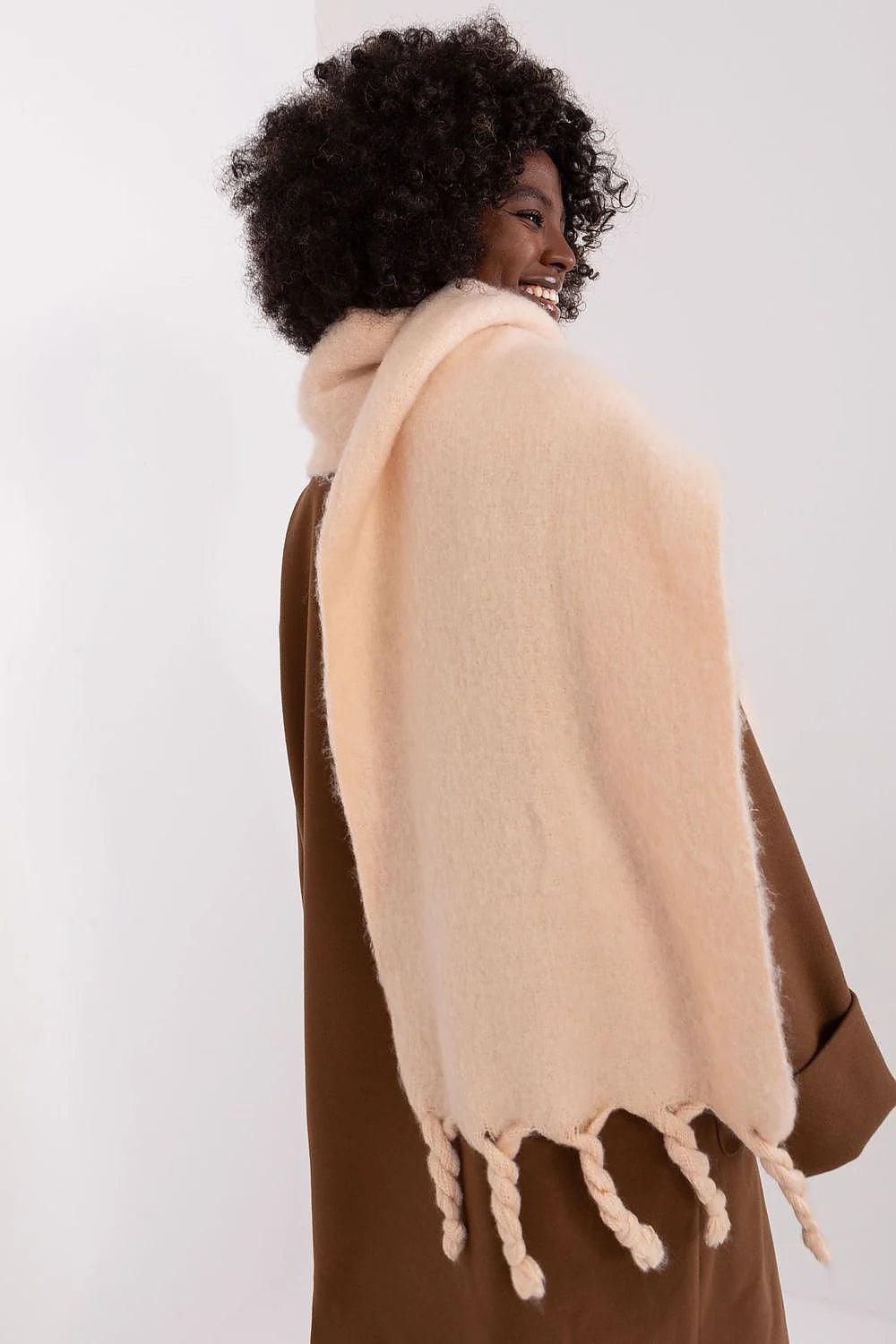 Manteau classique pour femme en laine marron chaud avec écharpe beige longue franges torsadées