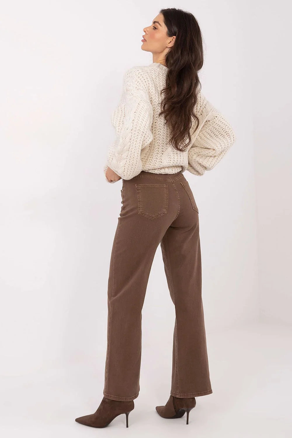 jean femme coupe droite taille haute coton élasthanne stretch confortable durable intemporel polyvalent poches fermeture éclair bouton casual chic