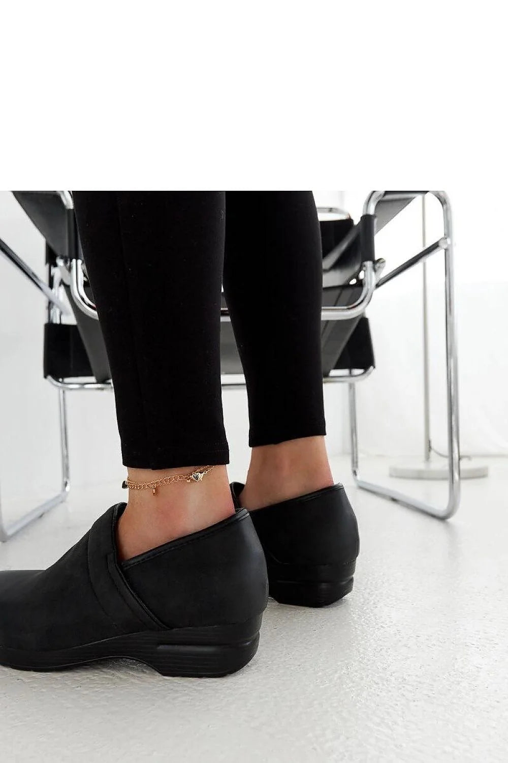Chaussures basses modernes pour femmes en cuir synthétique noir mat, confortables et élégantes, style intemporel
