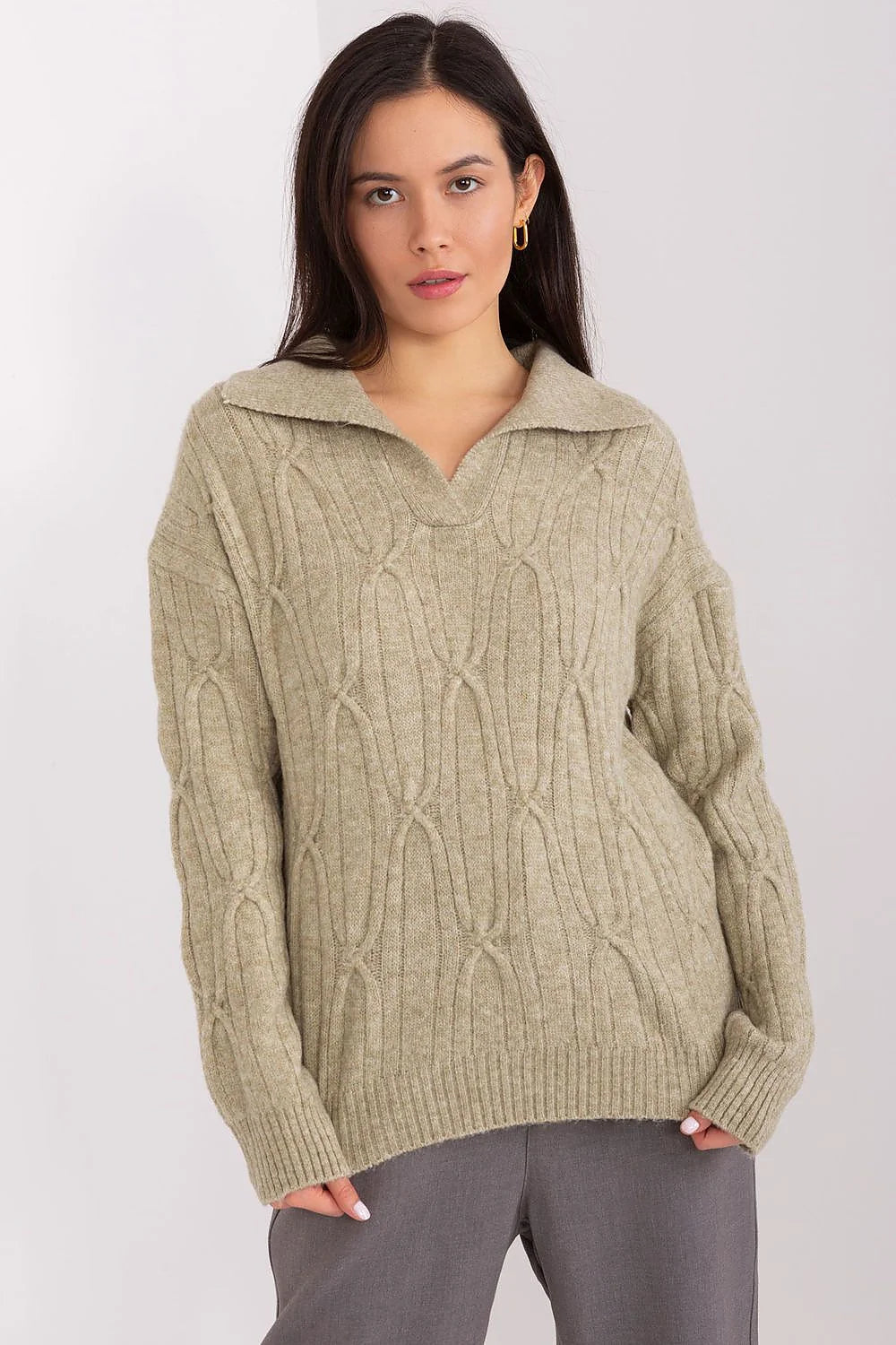 Chandail femme en maille col V large motif torsadé beige manches longues coupe ample finitions côtelées