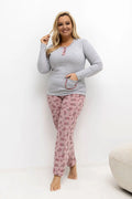 pyjama grande taille femme ensemble confortable haut manches longues col rond poche liseré rose pantalon droit poudré motif floral bordeaux