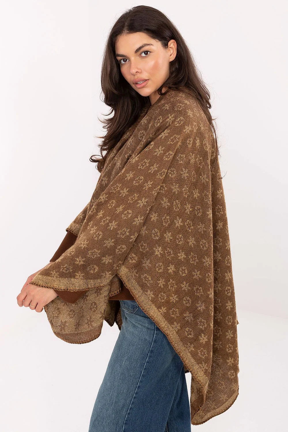 poncho femme oversize maille jacquard marron beige floral motif asymétrique bordure crochetée laineux épais doux manches larges superposition confortable bohème