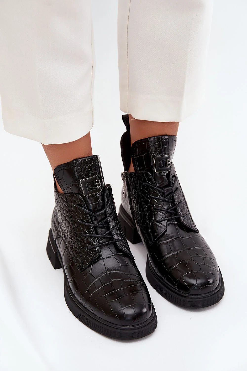 bottines femme Vinceza cuir naturel croco embossé noir tige cheville doublure fourrure talon bas zip latéral lacets boucle métal décorative