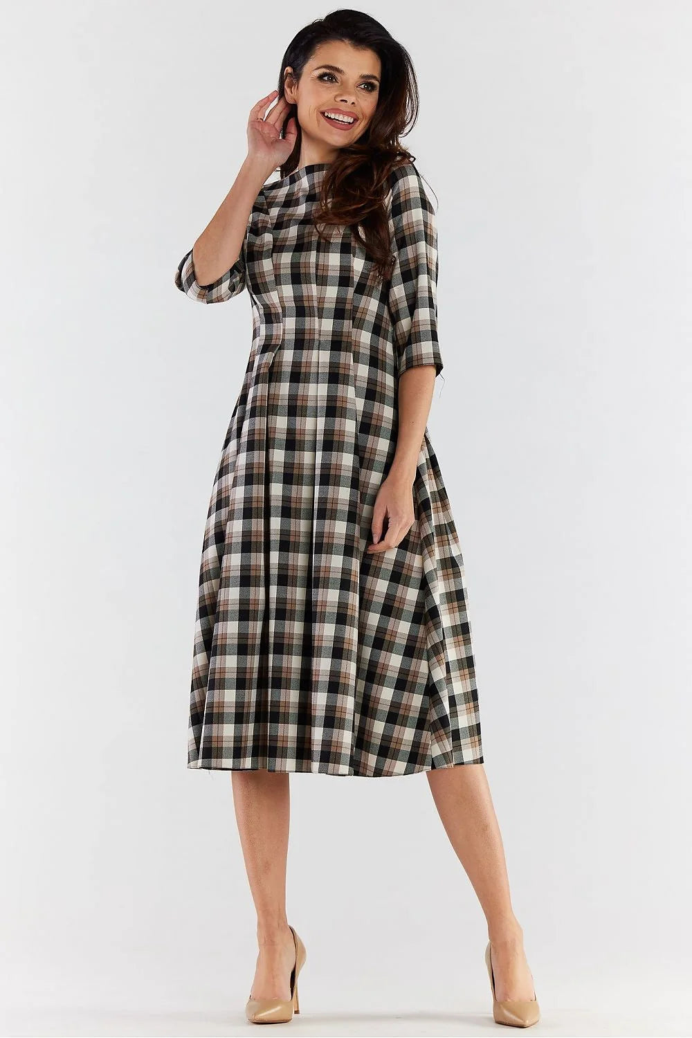 Robe de jour style rétro-chic carreaux classique tissu confortable coupe midi manches 3/4 silhouette féminine occasions multiples femme