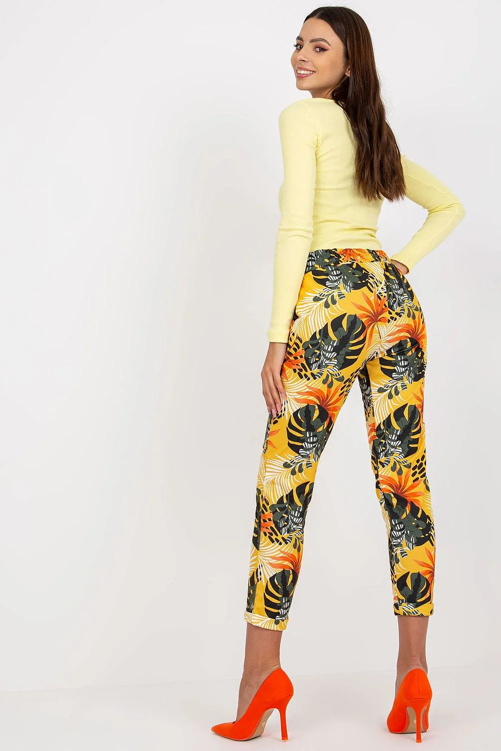 Tenue de mode pour femme pantalon survêtement motifs tropicaux haut V profond chaussures sport couleurs vives occasion estivale