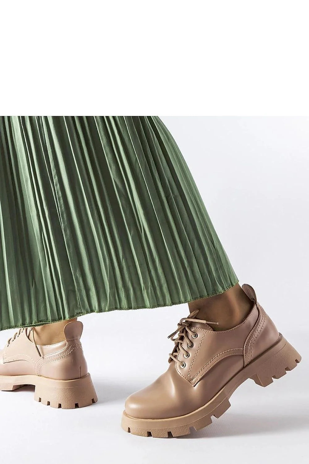 Chaussures basses Derby femme style moderne beige clair cuir haute qualité semelle crantée ajustement personnalisé