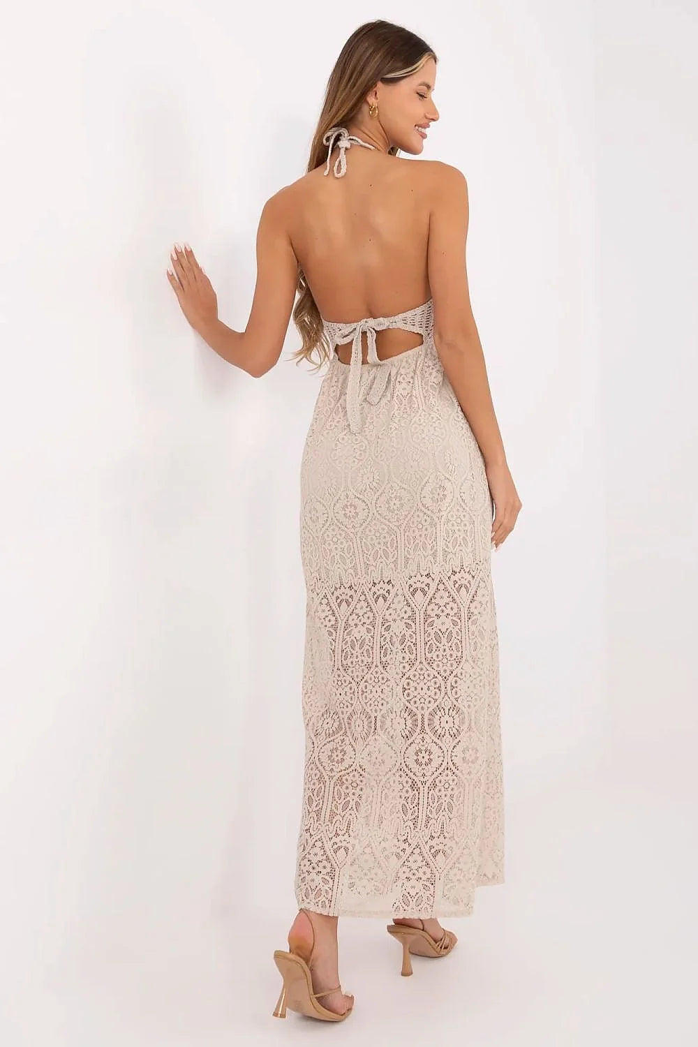 Robe longue été dentelle beige clair style bohème V-neck détails lacets fines bretelles coupe A-line femme