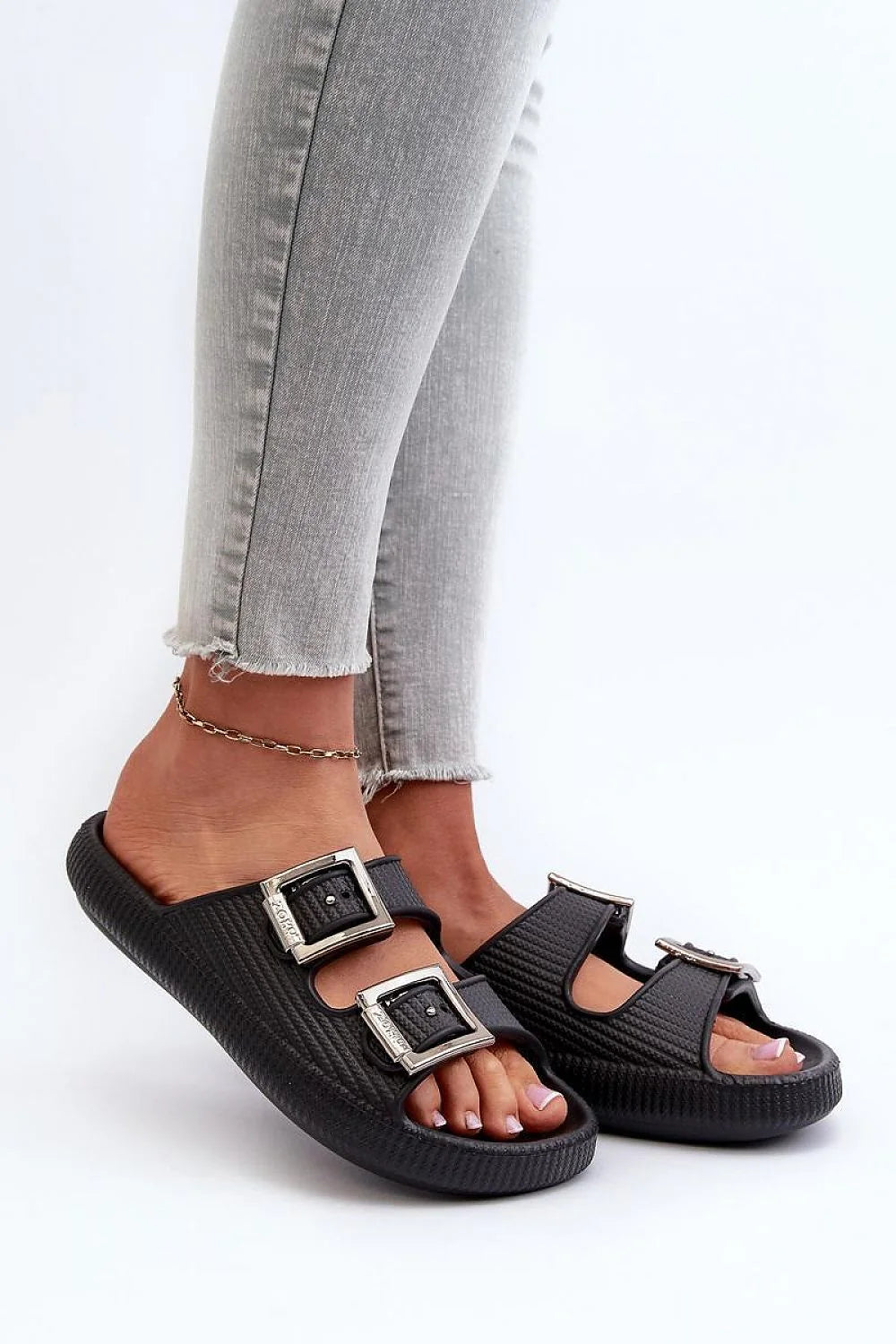Claquettes sandales femmes style décontracté ZAXY semelle piano mousse ajustables brides métalliques noires argentées été confort