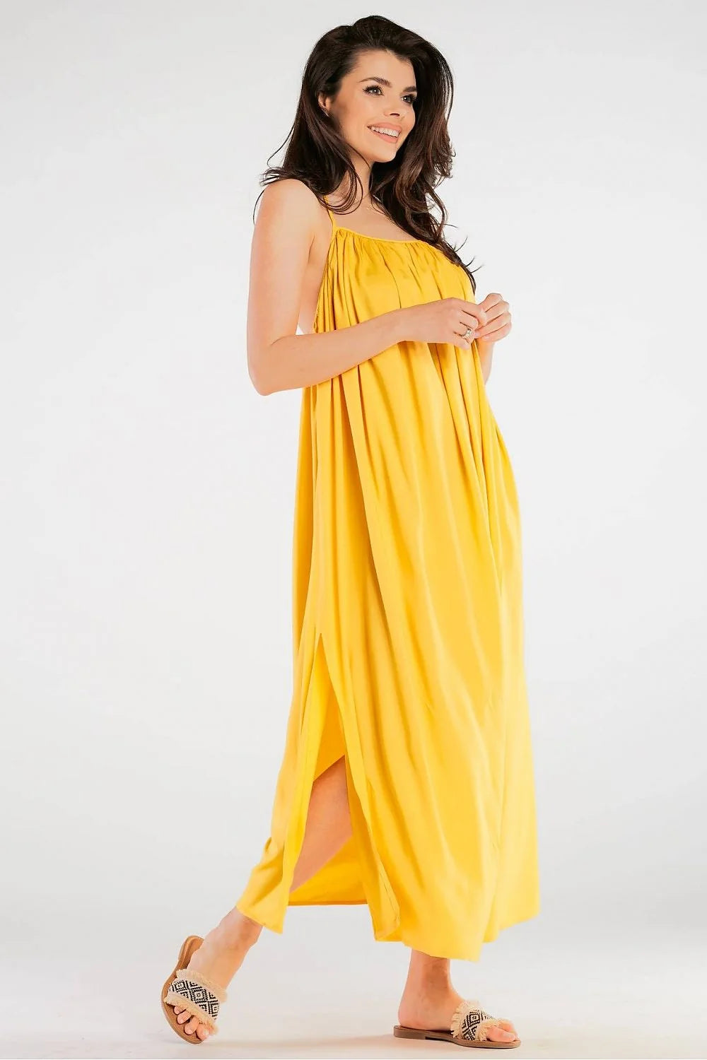 Robe de jour awama rouge vif longue fluide décolleté bateau bretelles fines matière légère