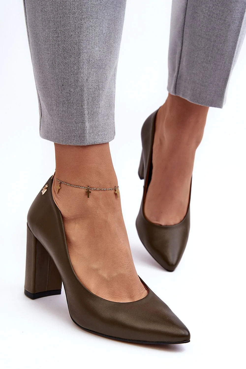 escarpins femme élégants bout pointu talon aiguille neuf point cinq centimetres cuir naturel olive profond semelle interieure souple
