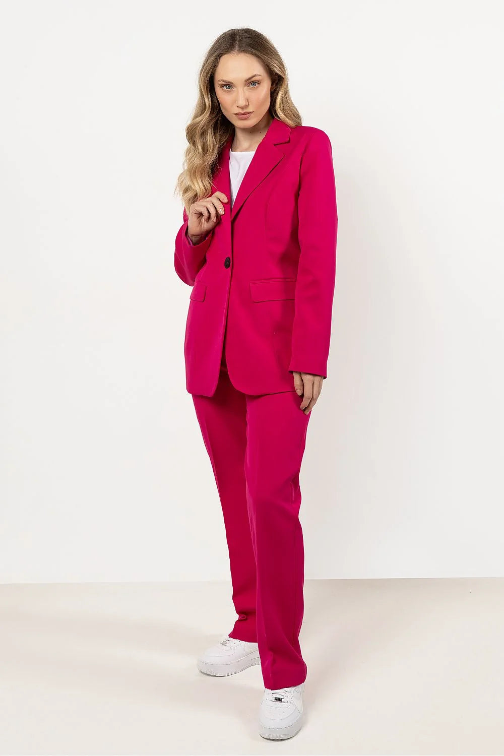 Costume femme élégant moderne blazer pantalon coupe ajustée magenta polyester viscose élasthanne brillant occasions professionnelles