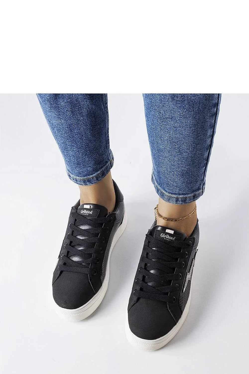 Baskets femmes style sportif urbain moderne basse tissu noir motif gris semelle blanche amorti confortable lacets ajustables