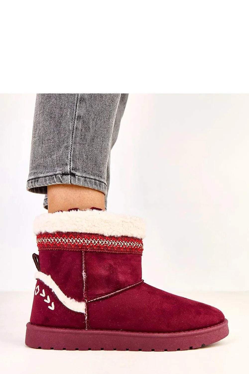 bottines femme fourrées suédine bordeaux cheville courte col roulotté fourrure écrue bordure tricotée rouge blanche semelle caoutchouc antidérapante confort thermique