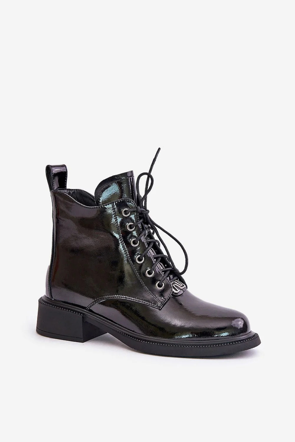 Bottines femmes cuir verni noir design élégant modern coupe montante lacets fermeture éclair style urbain tendance hiver 2023