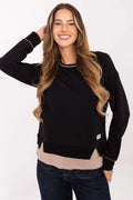 sweatshirt femme casual noir liseré beige col rond manches longues coupe relaxed maille douce ourlet visible fentes latérales ourlets côtelés