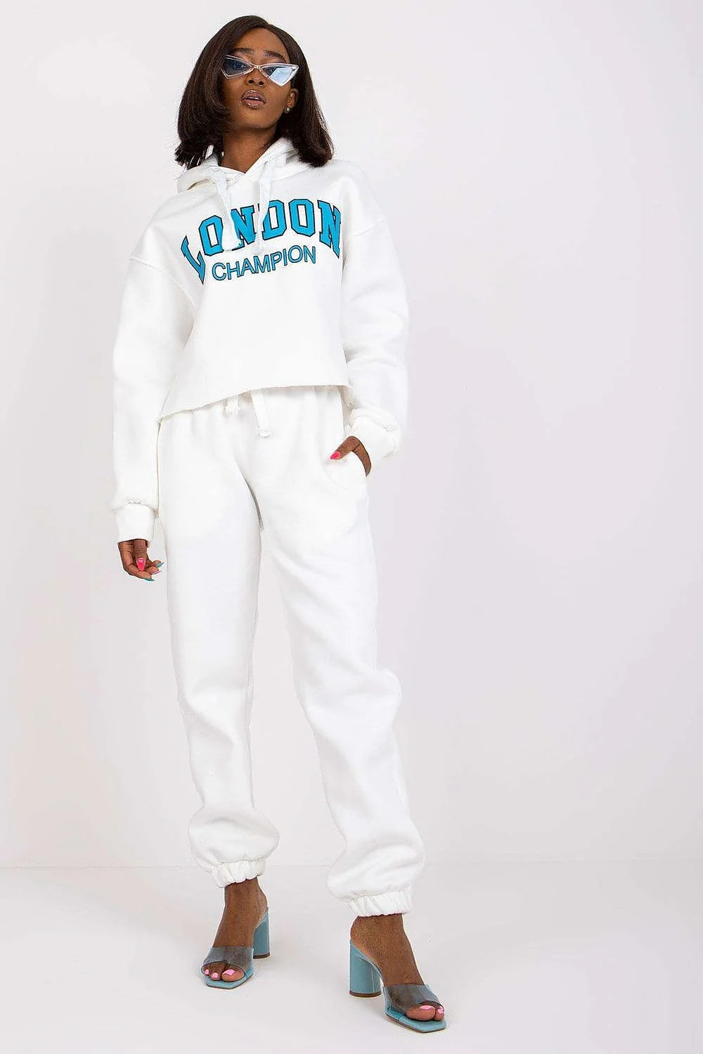 ensemble sportswear femme LONDON CHAMPION blanc sweat capuche cropped jogpant molletonné oversize emmanchure tombante logo turquoise