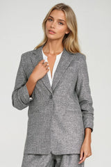 blazer femme gris chiné tweed texturé coupe droite longueur hanches revers crantés bouton unique poches passepoilées manches troisquarts