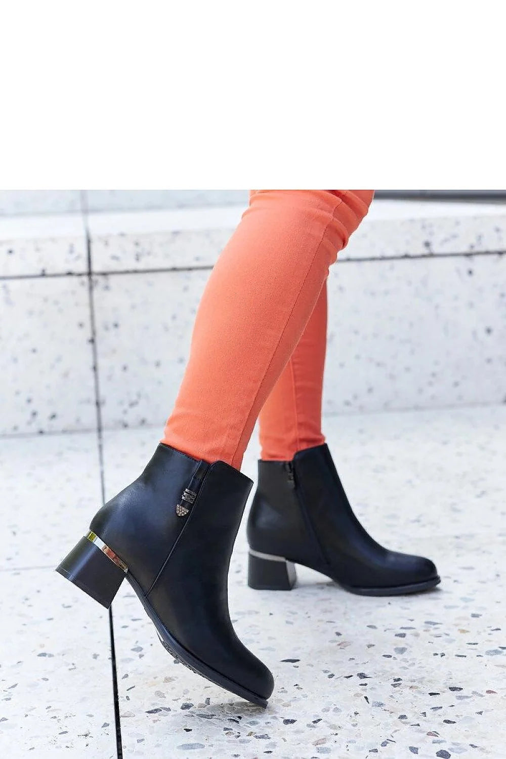 Bottines noires à talon stiletto en cuir verni de haute qualité, fermeture éclair latérale, bandes métalliques argentées, confortable, polyvalente pour femme, mode urbain et professionnel