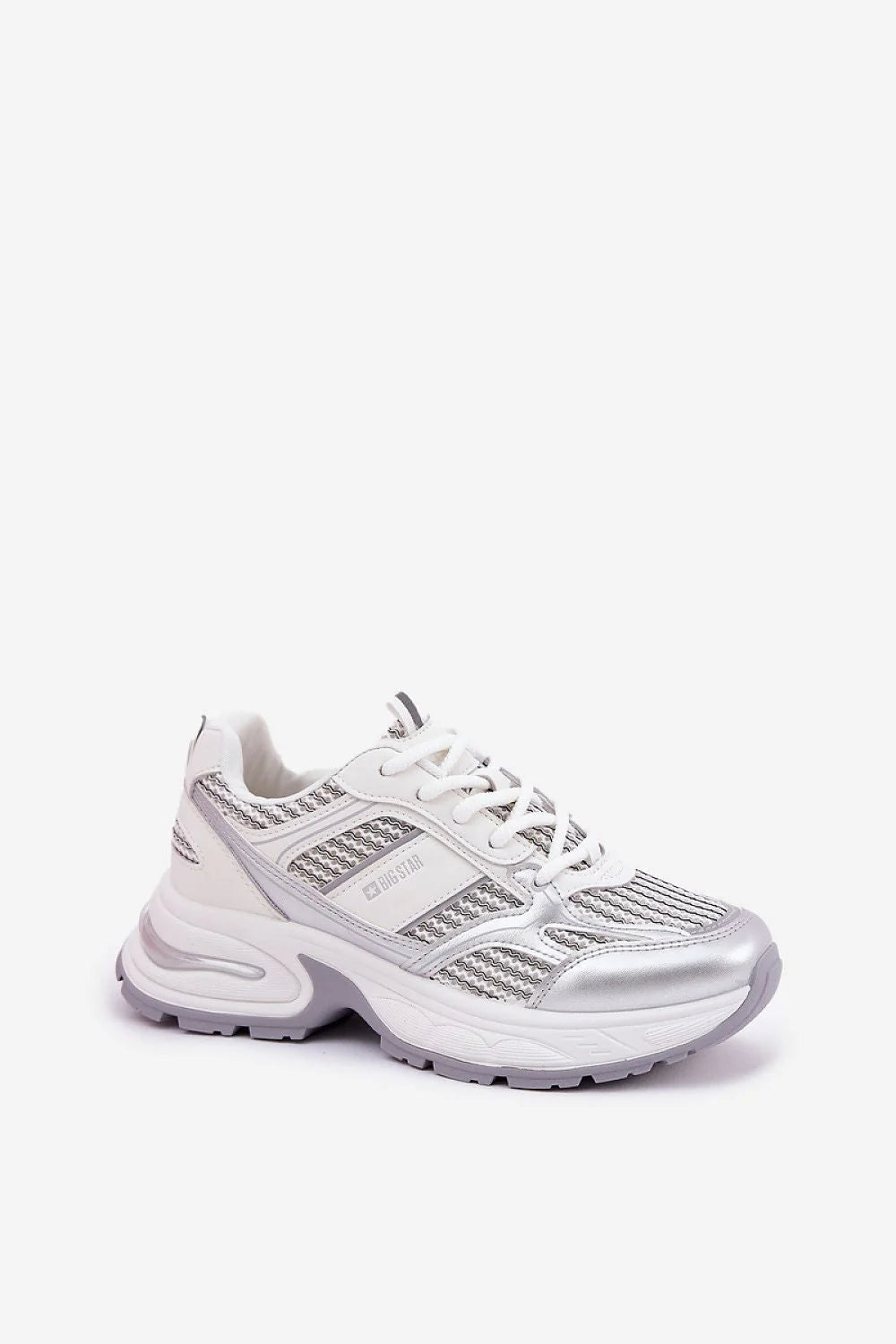 Chaussures de sport féminines modernes en tissu et cuir synthétique, style décontracté, semelle chunky, couleur blanche avec accents argentés, confort tout le jour