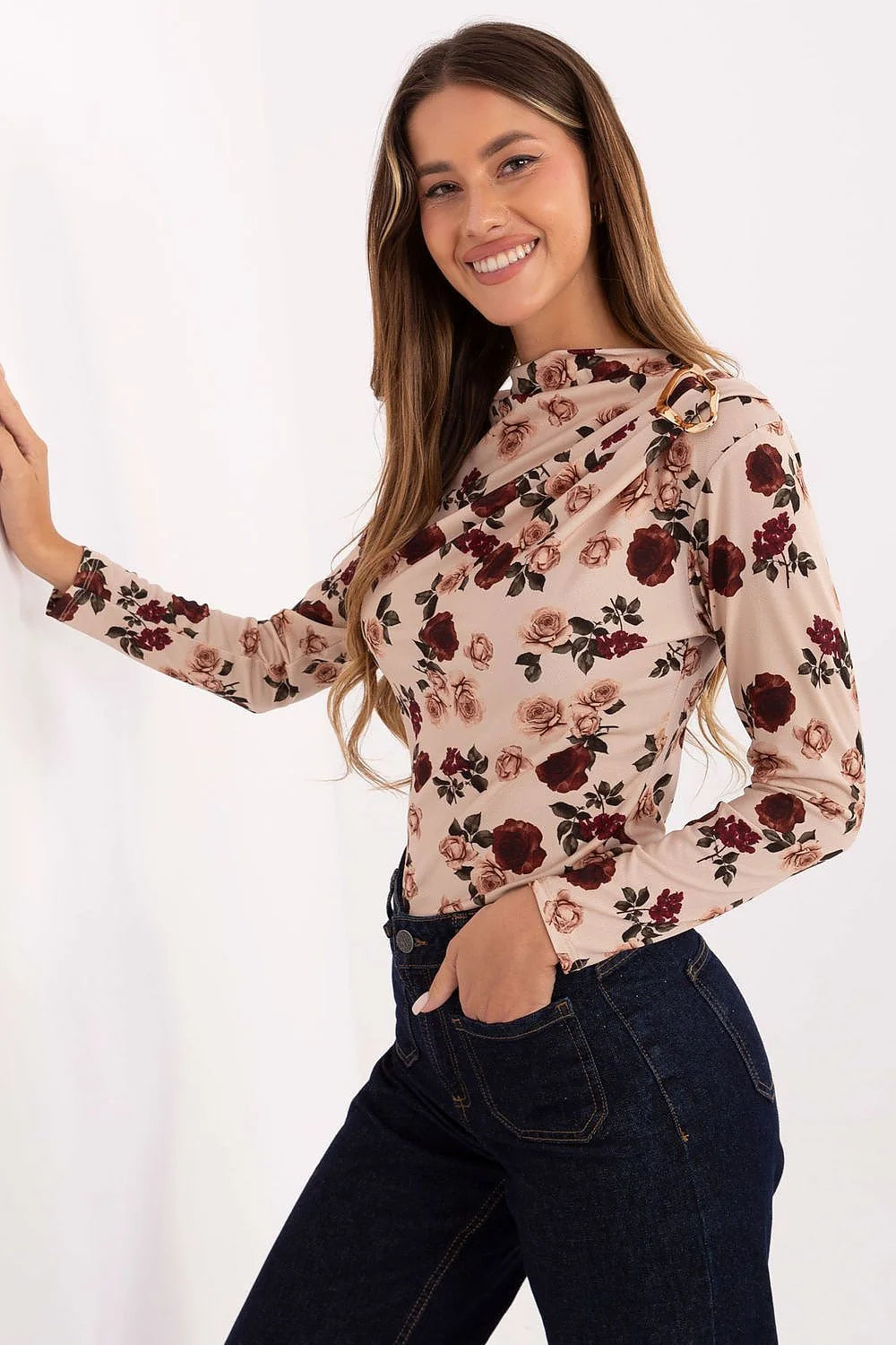 blouse femme ajustée viscose polyester douce confortable motif floral manches longues décolleté fluide plis épaule broche métallique sans fermeture élégante