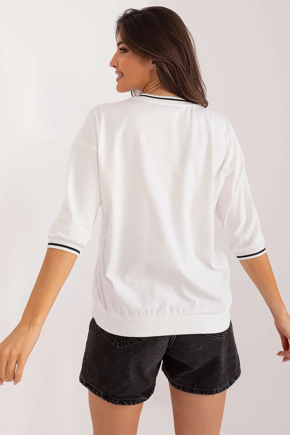 Pull-over sweater blanc chic avec détails en chaîne dorée et broderie 'Slay' pour femmes