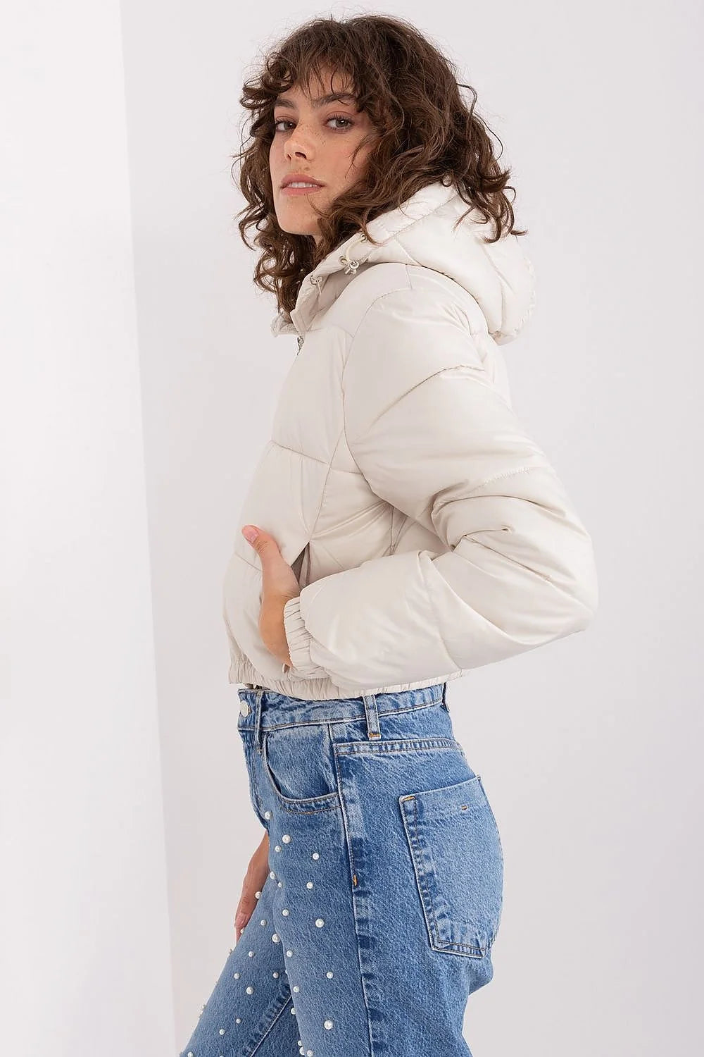 Veste pour femme courte matelassée en duvet manches longues capuche amovible style moderne
