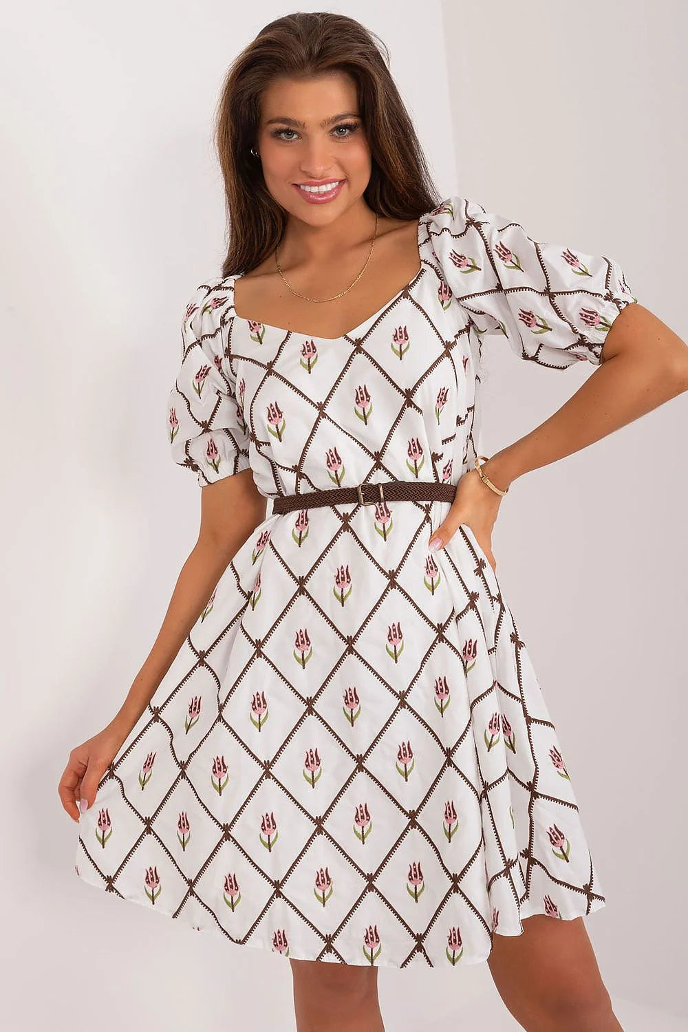 Robe de jour féminine courte motif floral coton blanc rose marron décolleté carré ceinture tressée femme été printemps