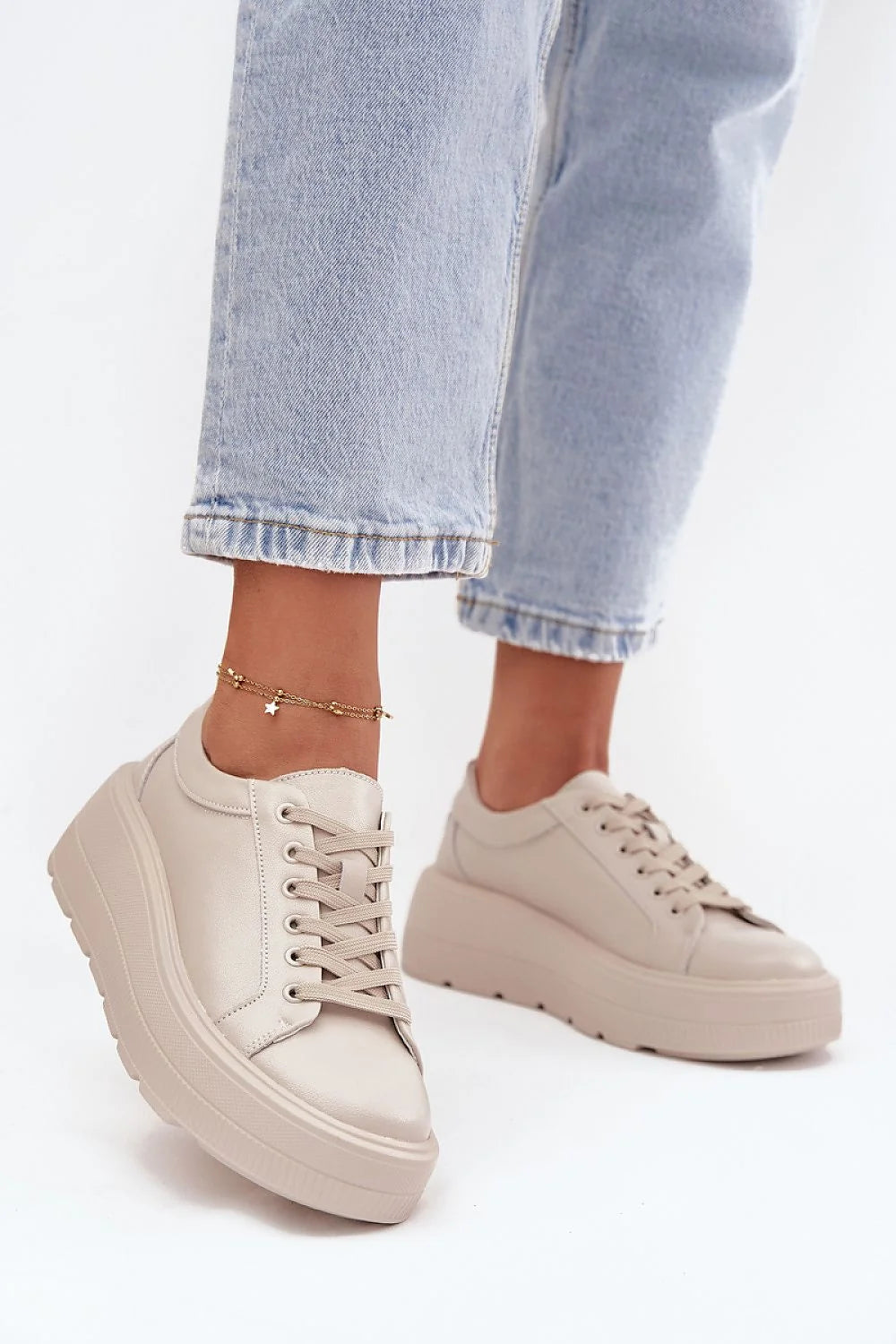 baskets femme cuir naturel beige nude plateforme massive flatform lowtop lacets œillets métallisés discrets bout rond semelle crantée rembourré confort