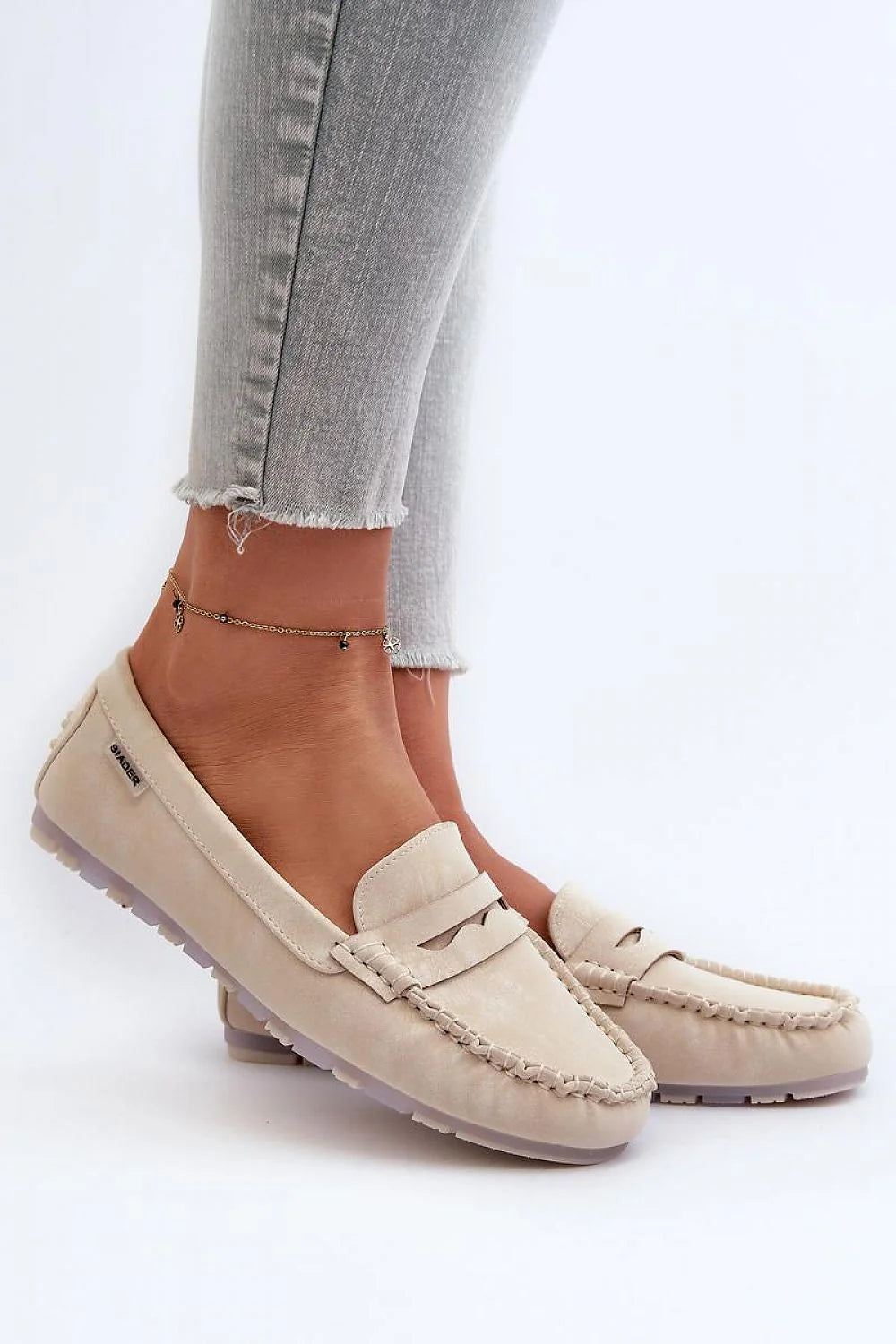 mocassins femmes cuir suédé beige épuré élégant penny bout arrondi surpiqûres patte décorative semelle antidérapante rembourrée