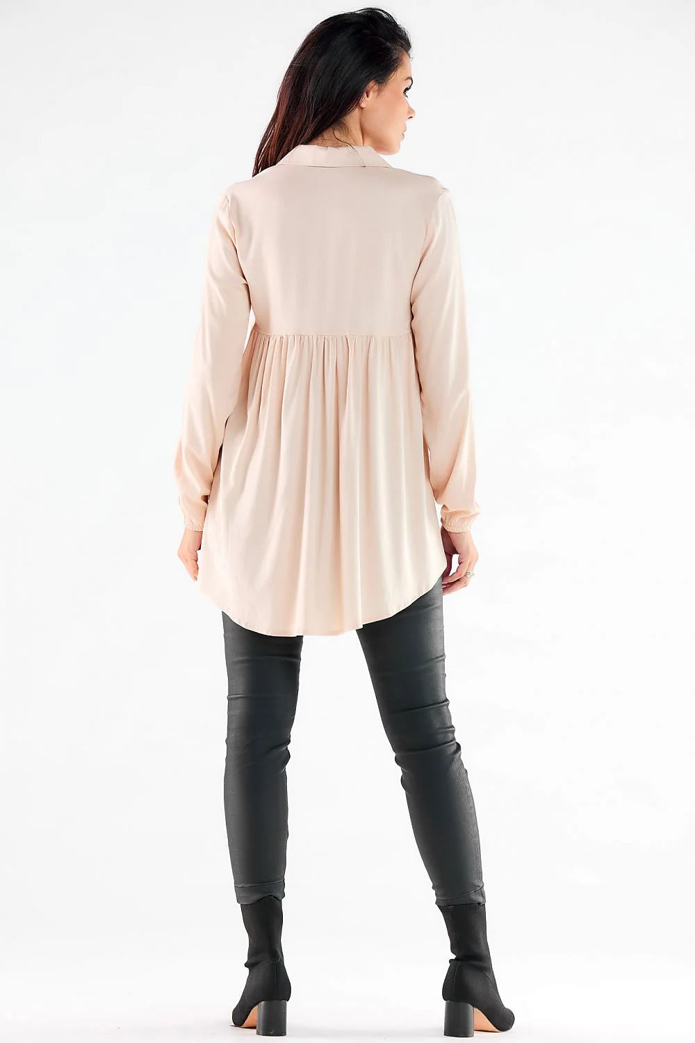 Chemise élégante pour femme longues manches design asymétrique dos allongé style moderne blanc coupe ample