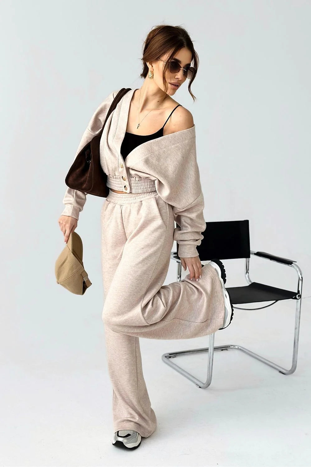 Ensemble femme cardigan et pantalon large beige matières douces style moderne occasions détente et urbaines
